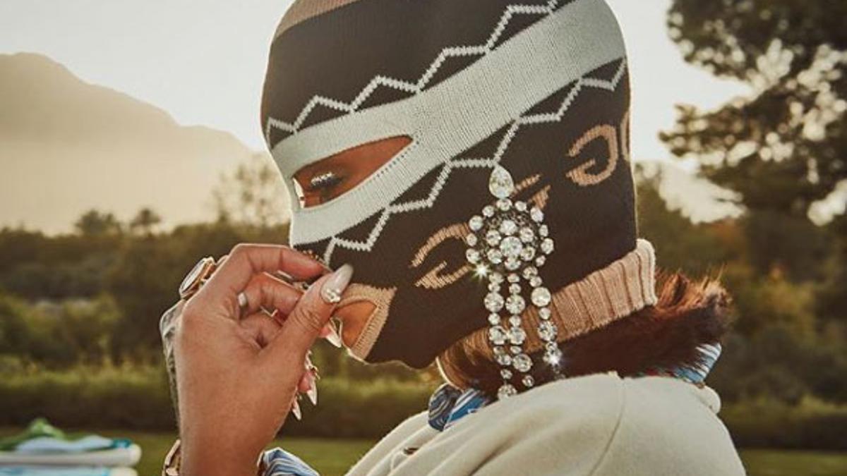 Apretar libertad Pirata Rihanna se esconde tras un pasamontañas para pasar 'desapercibida' en  Coachella - Woman