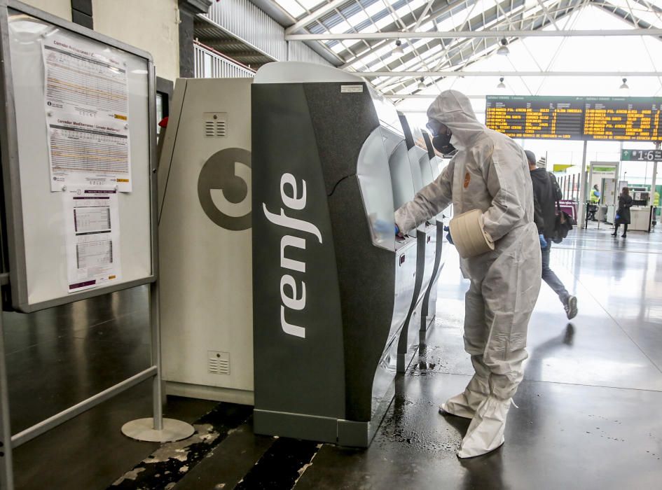 Trabajos de la UME en la Estacion de Renfe, Luceros y Hospital General de Alicante