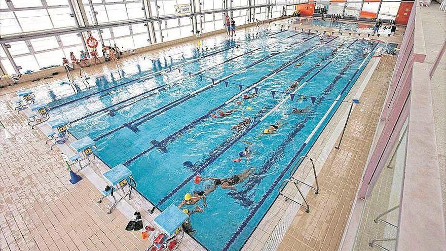 Imagen del interior de la piscina cubierta de Puente Genil.