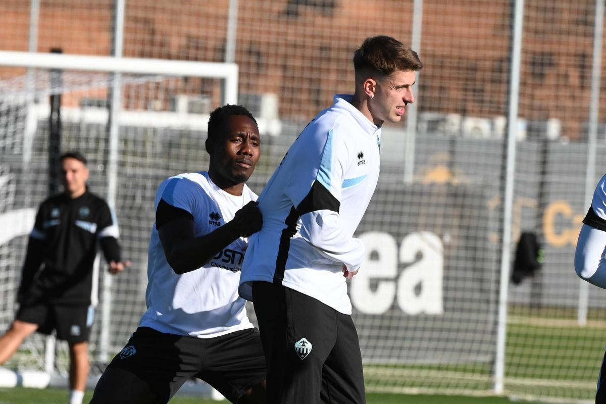 Raúl Sánchez, con Camara, en el entrenamiento en la ciudad deportiva Globeenergy.