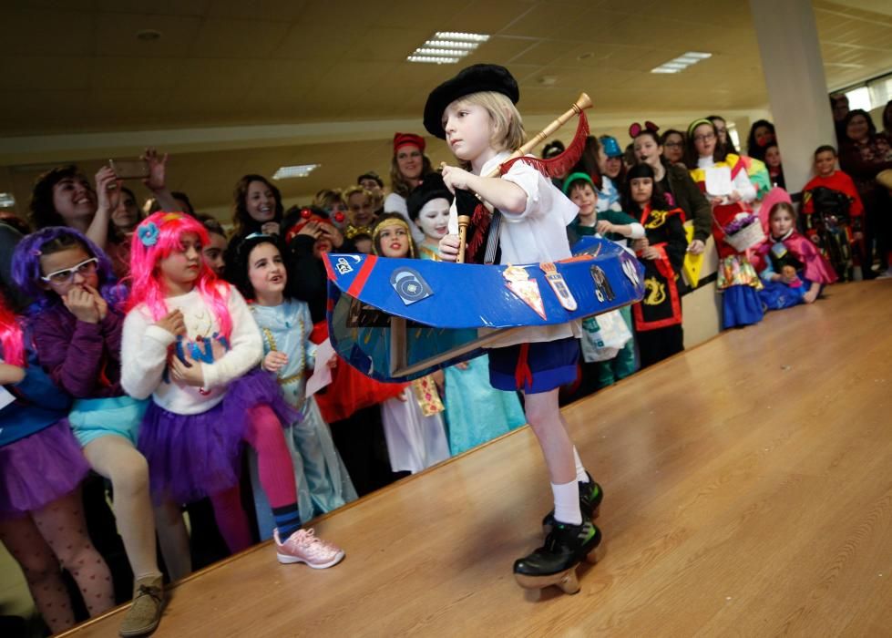 Concurso de carnaval en el Centro Social de La Corredoria