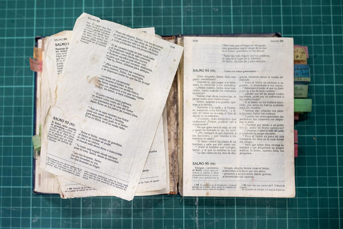 Uno de los libros que restaura el taller Naikare de Barcelona
