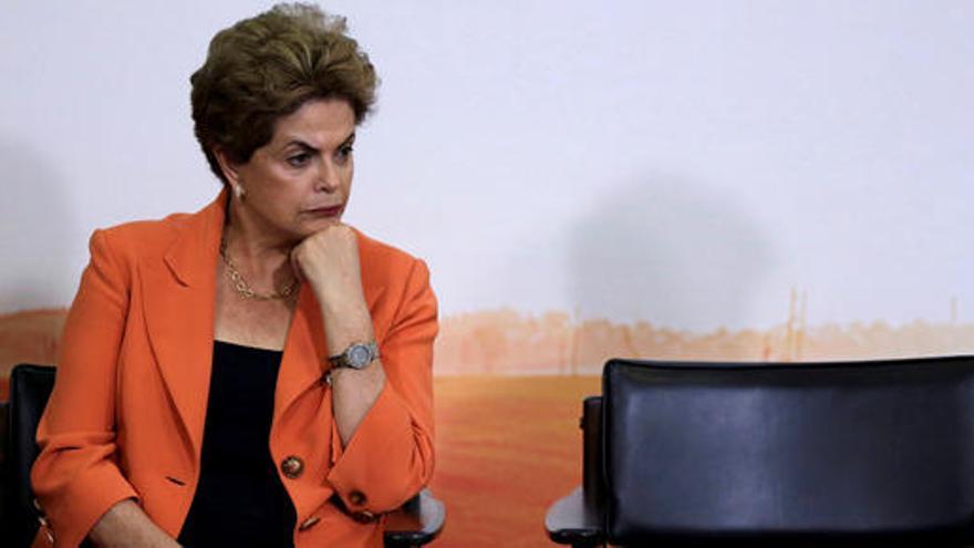 El Senado decide apartar a Rousseff del poder.