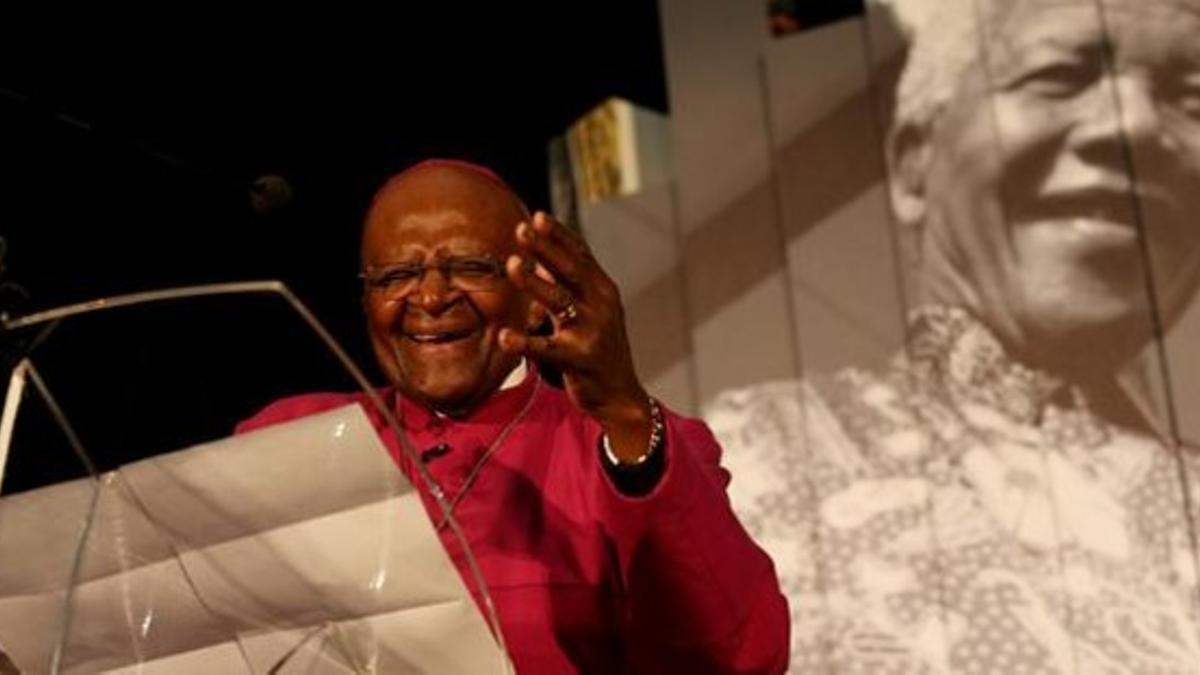 Desmond Tutu pronuncia un discurso en la inauguración de una muestra sobre Mandela, en Ciudad del Cabo, el 30 de junio.