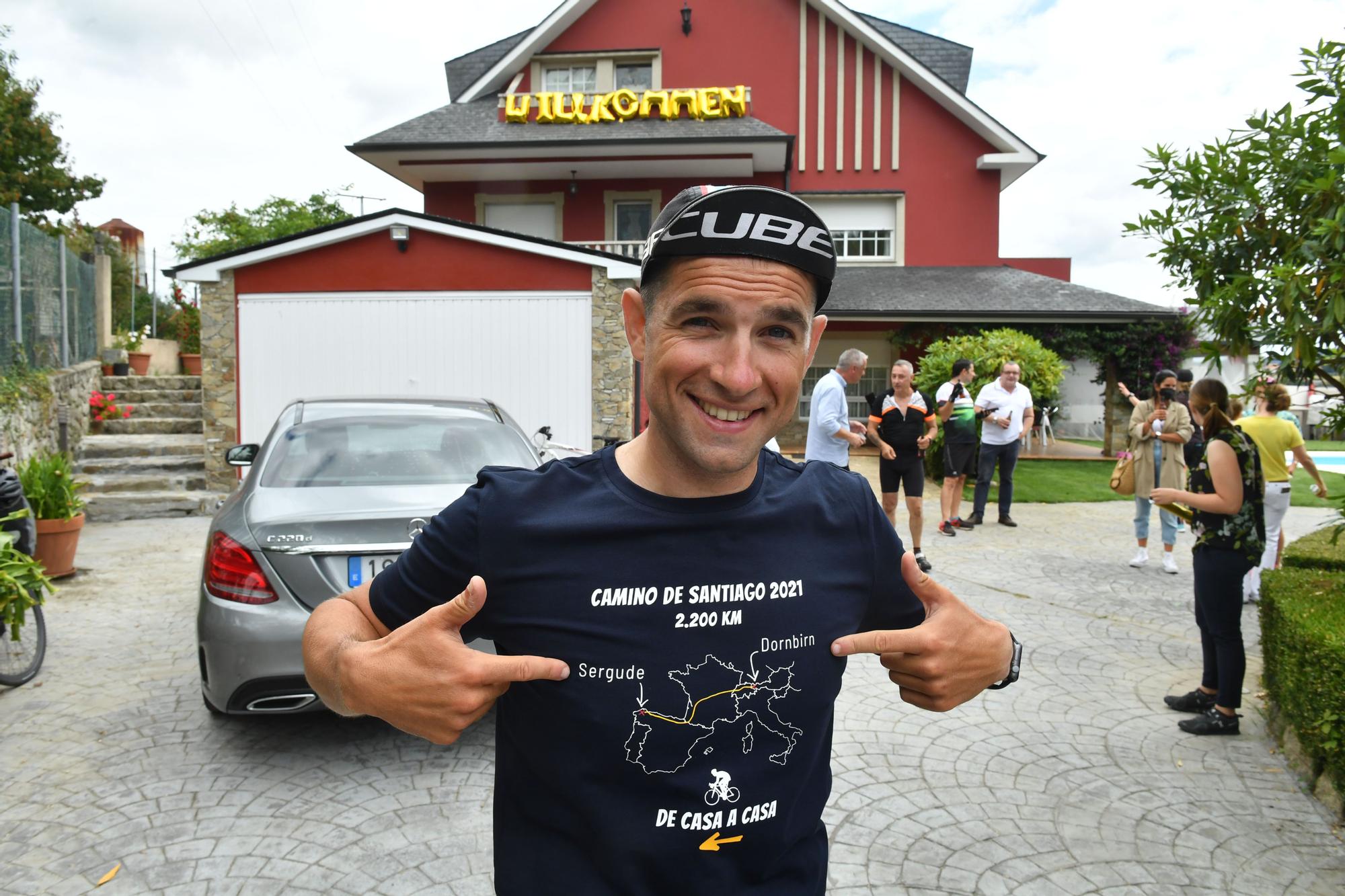 26 días y 2.200 kilómetros en bicicleta después, Ángel llegó a casa