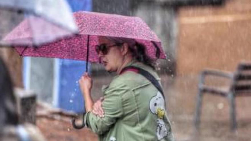 Posibilidad de chubascos este domingo en Canarias