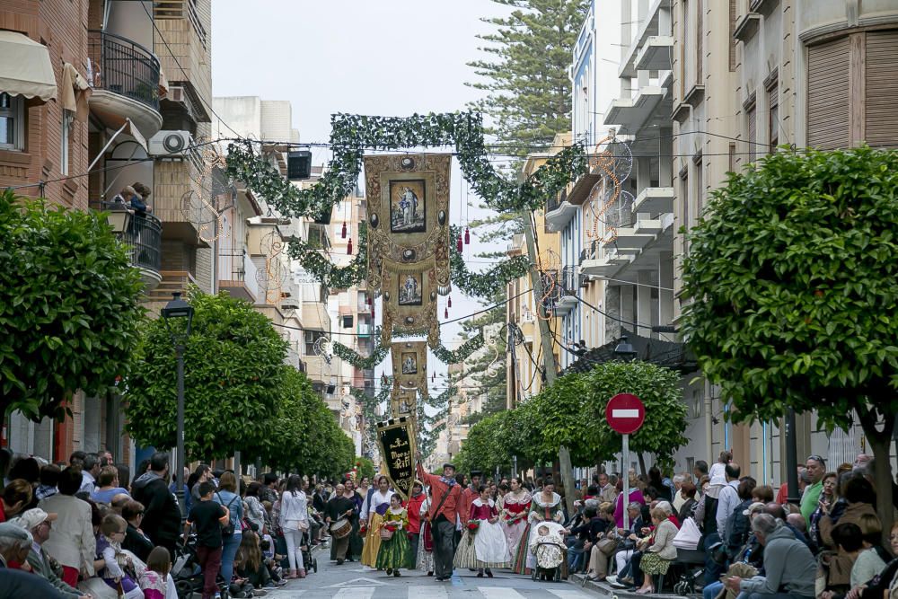 Miles de vileros veneran a Santa Marta