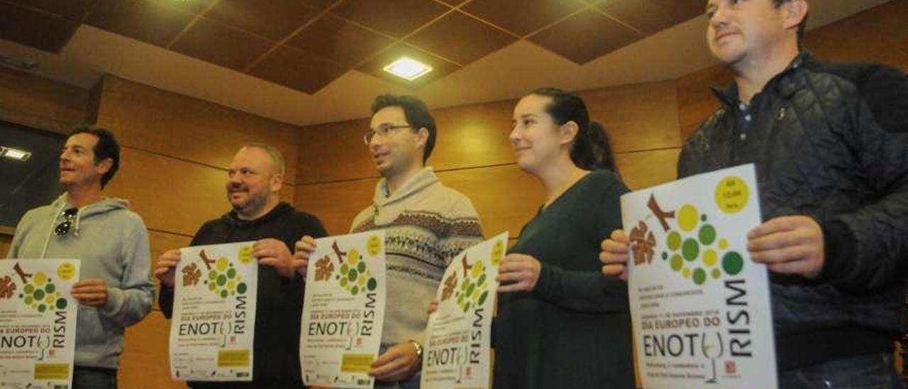 Asistentes al acto de presentación de la jornada, en el salón de plenos.  // Iñaki Abella