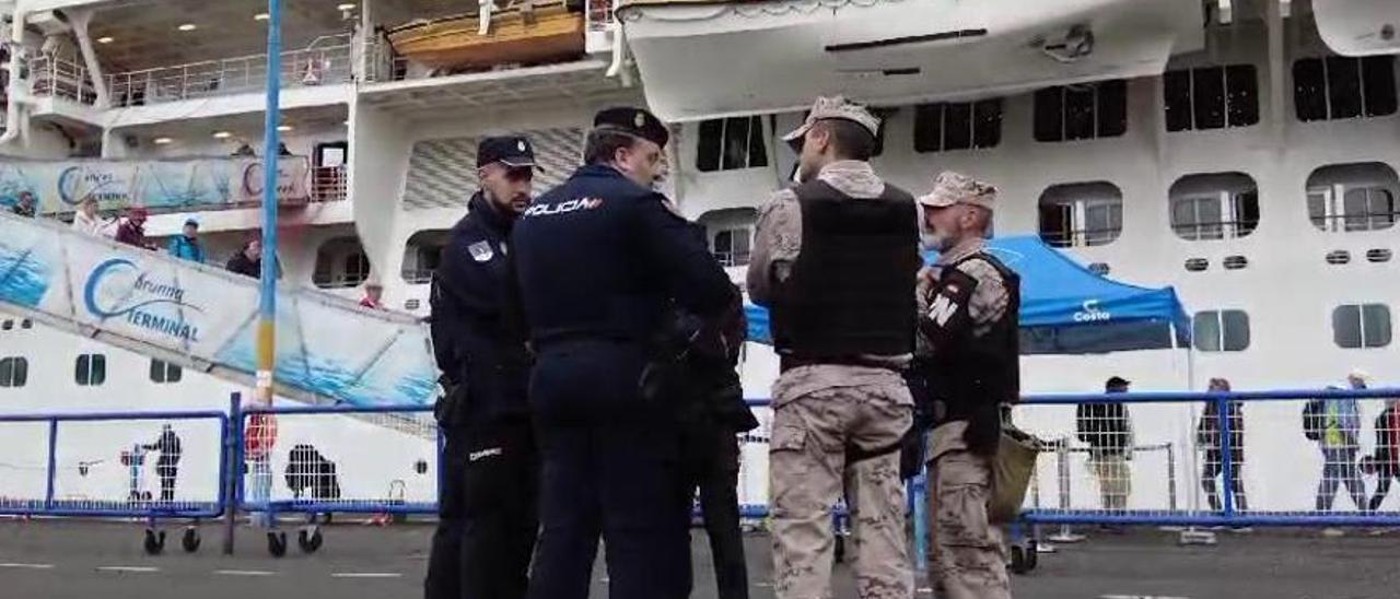 Simulacro de alerta terrorista en un crucero en el Puerto de A Coruña