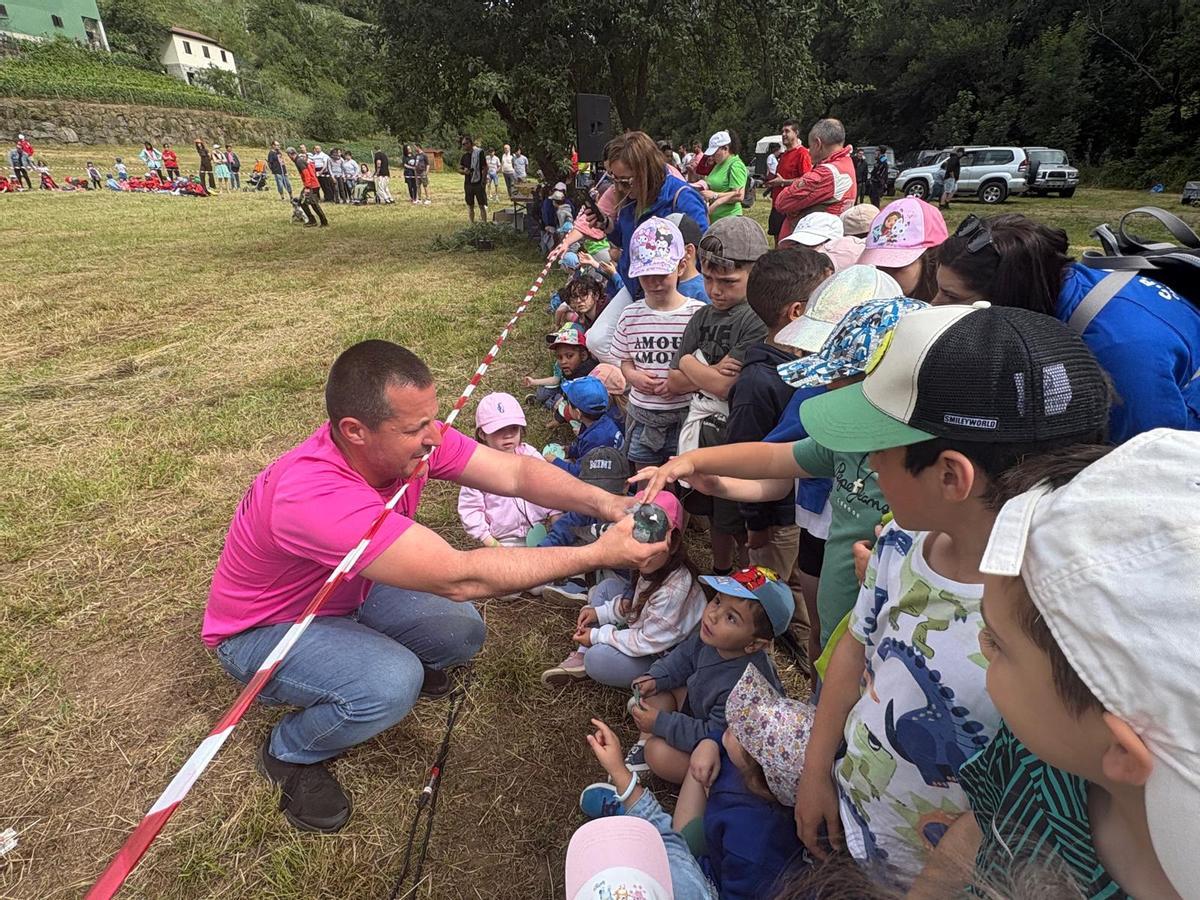 Narcenatur abre sus puertas con la presentación del “oso rubio” y actividades para escolares