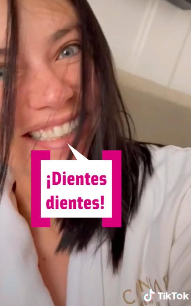 Adriana Lima anuncia embarazo en TikTok
