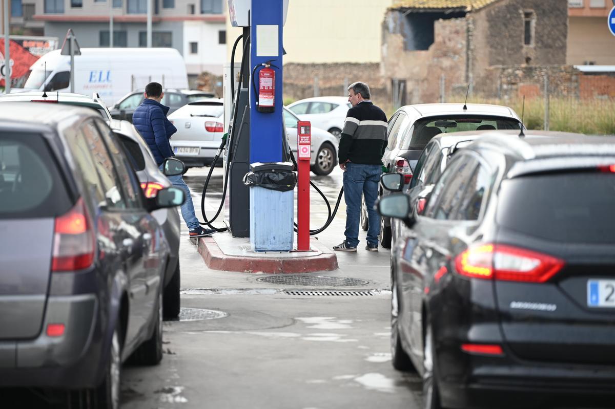 La estampa de colas se repite estos días, sobre todo en estaciones ‘low cost’.