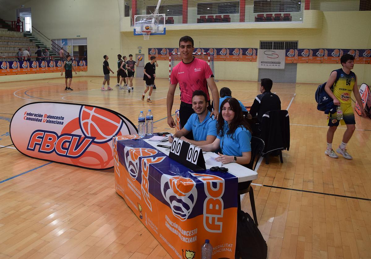 Árbitros y oficiales de mesa, los otros protagonistas del  I Campeonato de Clubes U17 3×3.