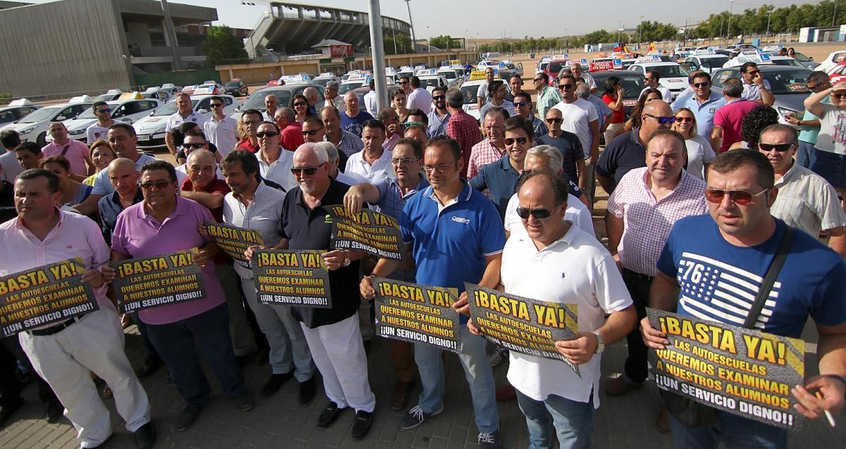 Fotogalería / Manifestación en Córdoba de autoescuelas