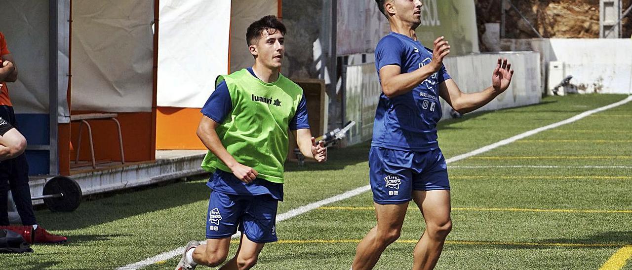 Jugadores del Atzeneta en un entrenamiento esta semana en el Regit. | ATZENETA UE