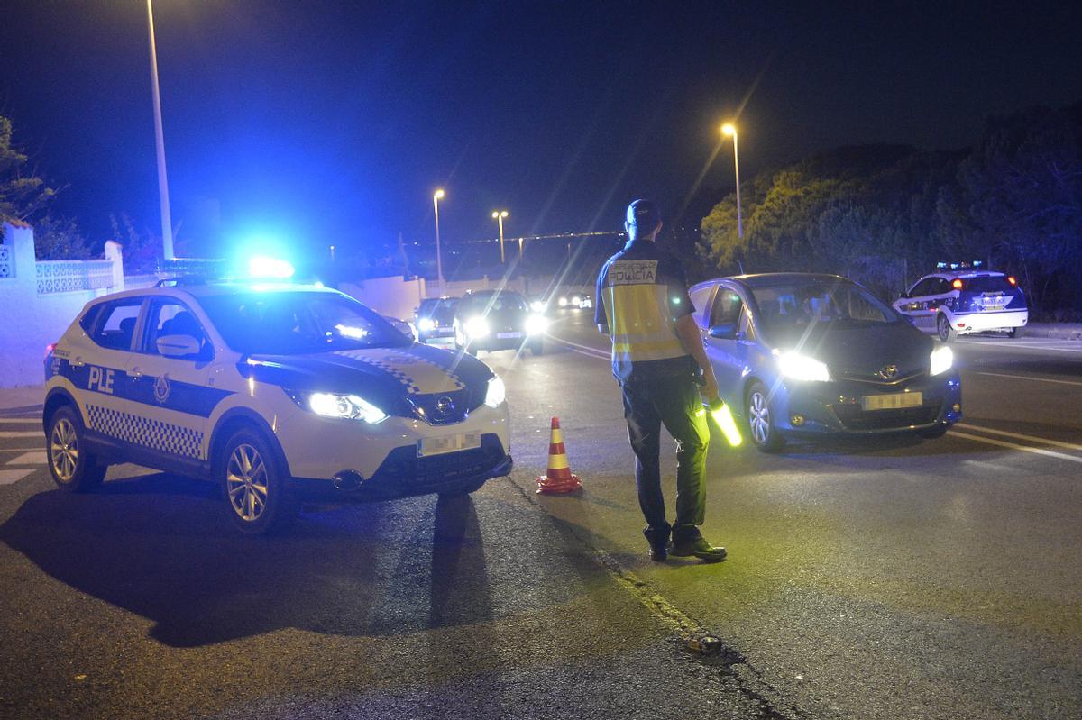 Un control de la Policía Local de Elche en Arenales del Sol