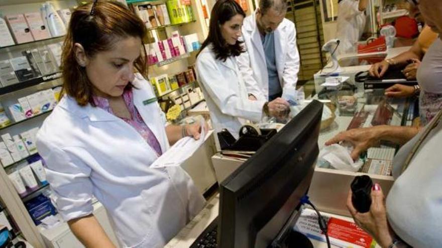 Desde ayer las farmacias ya han comenzado a recibir las nuevas recetas privadas, que en la provincia usarán 3.000 médicos.