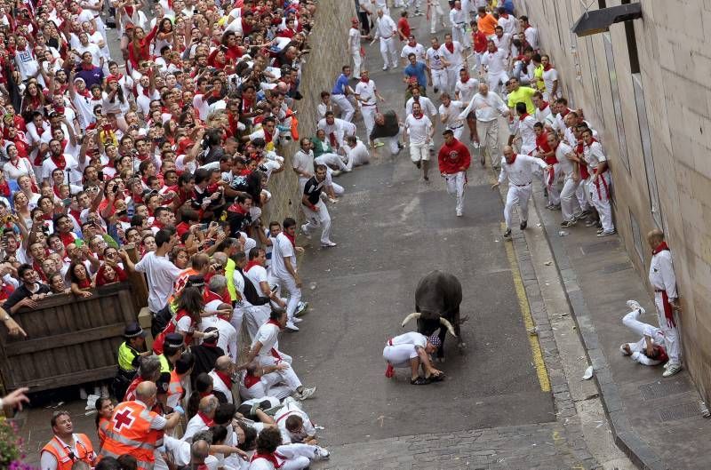 Fotogalería del quinto encierro de San Fermín