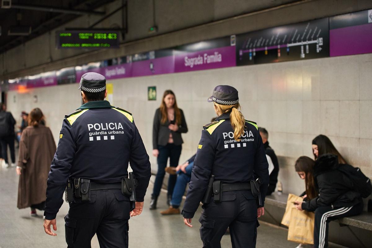 La Guardia Urbana en el metro