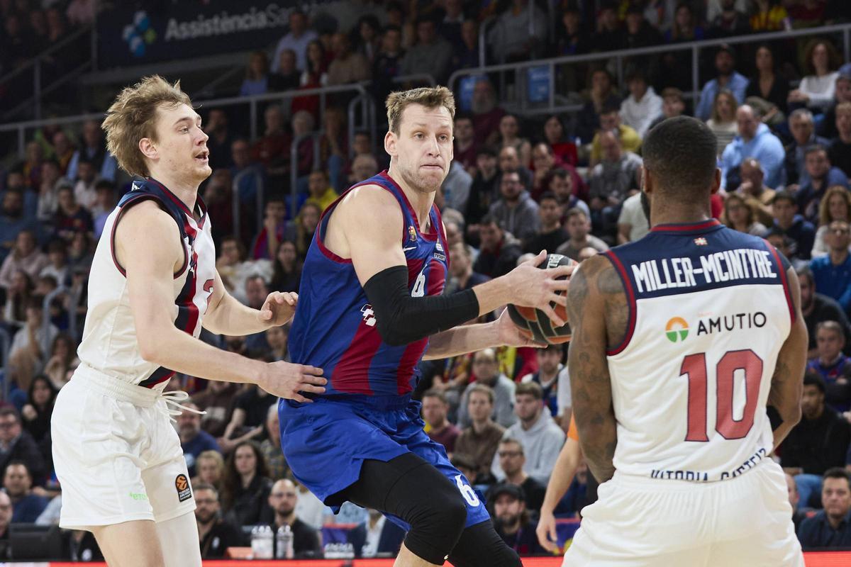 Vesely jugó otro buen partido ante Baskonia