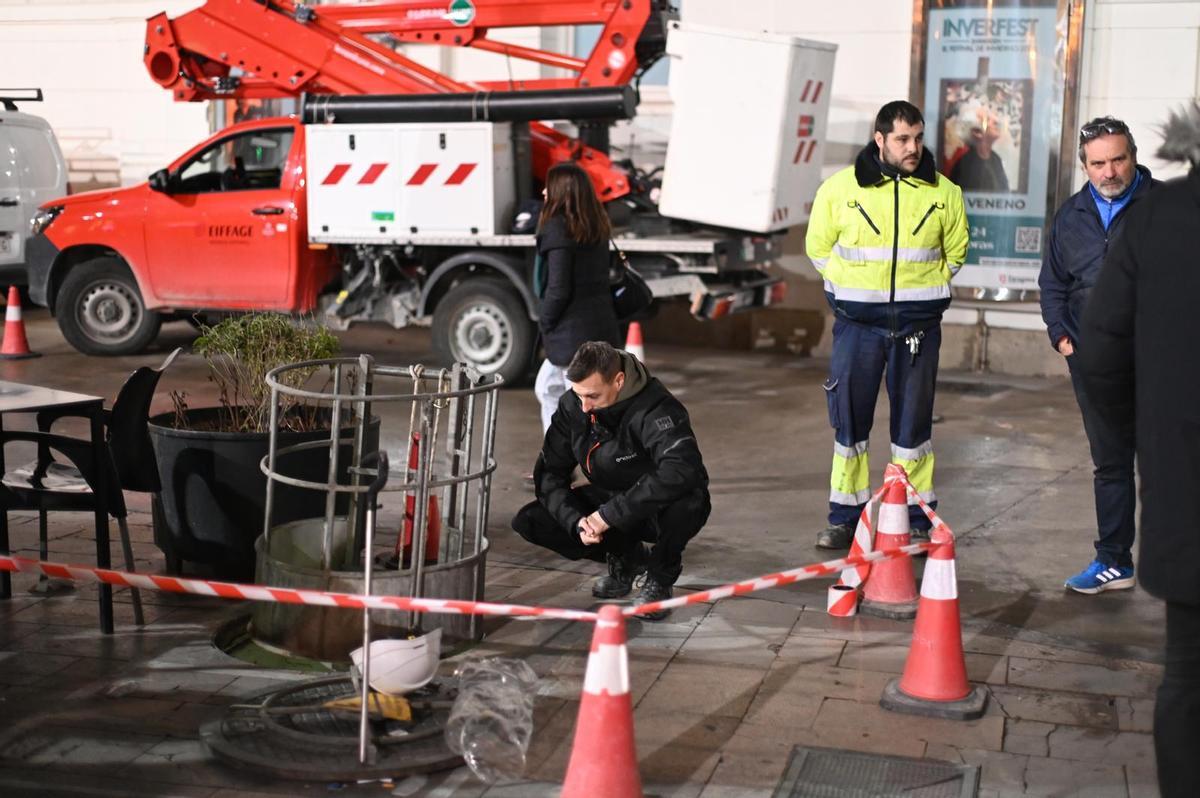 Una avería eléctrica ha obligado a la suspensión del concierto de María Peláe.