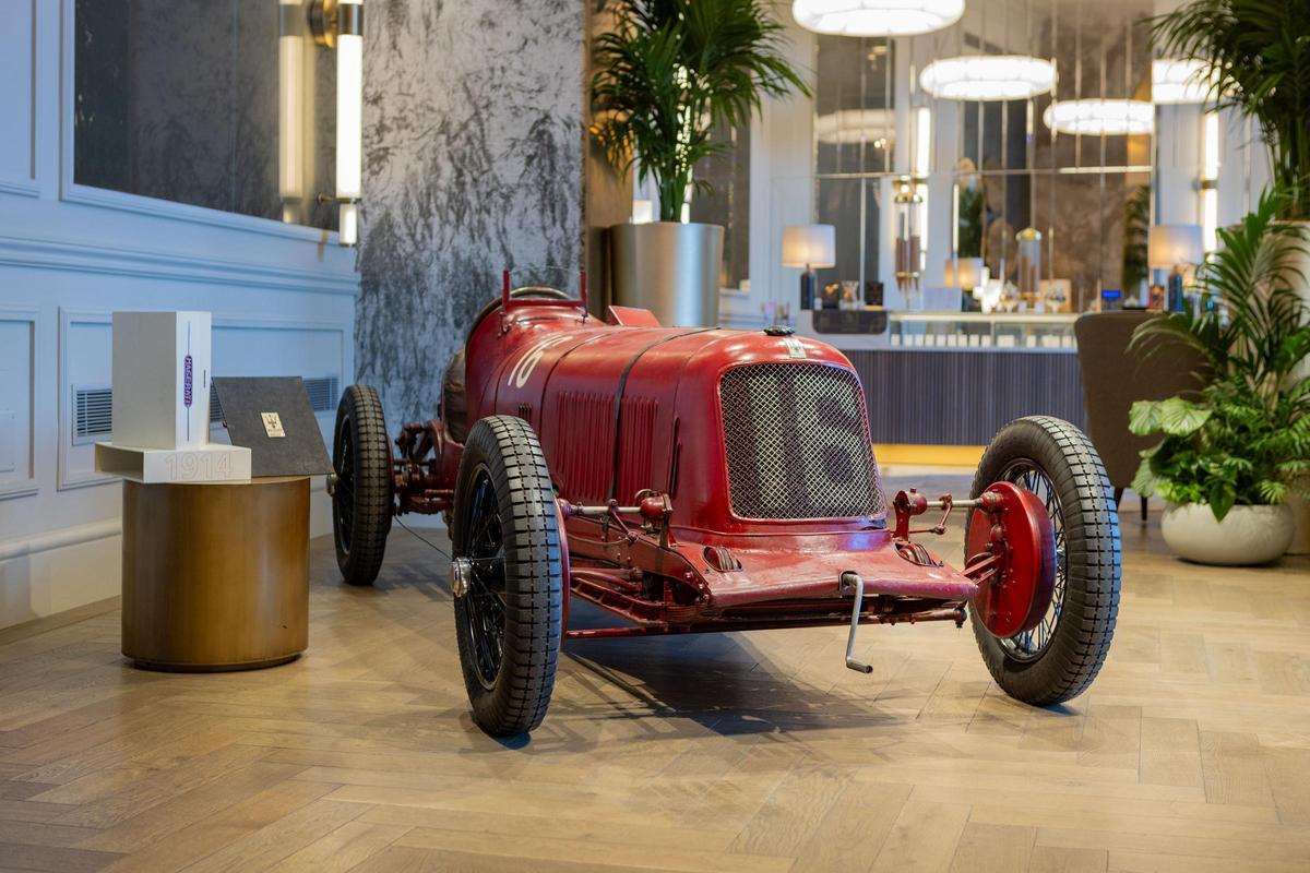 El Maserati Tipo 26B (1927), uno de los ocho ejemplares producidos, expuesto en el Anantara Concorso Roma 2026 como símbolo de los inicios competitivos del Tridente y su legado en las carreras.