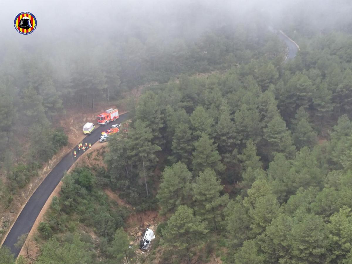 Vista aérea del barranco donde se ha caído el joven de 29 años en el término municipal de Sot de Chera.