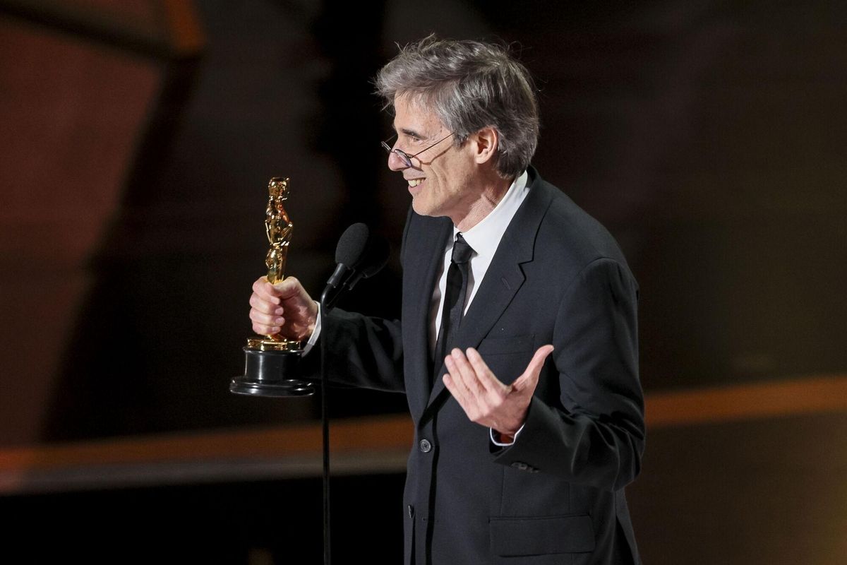 LOS ANGELES (United States), 03/03/2025.- Walter Salles of Brazil accepts the Oscar for Best International Feature Film for Im Still Here during the 97th annual Academy Awards ceremony at the Dolby Theatre in the Hollywood neighborhood of Los Angeles, California, USA, 02 March 2025. (Brasil) EFE/EPA/ALLISON DINNER