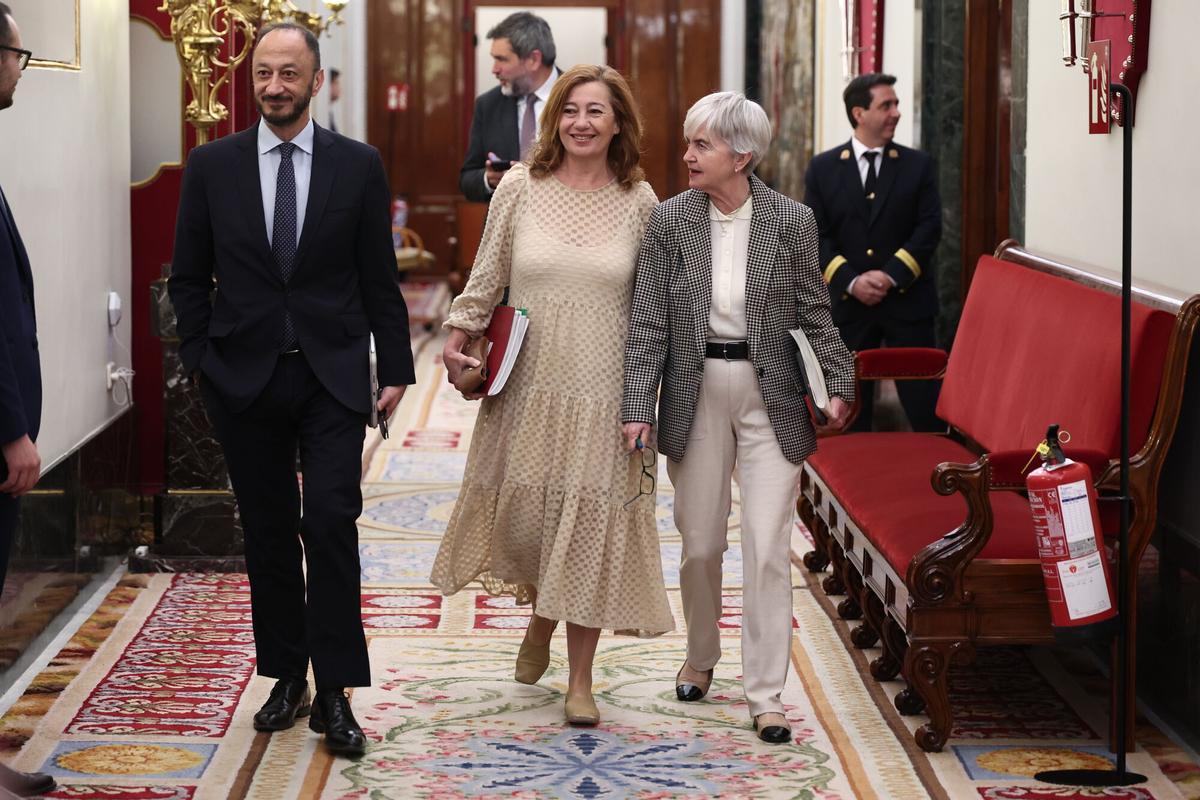 El vicepresidente primero del Congreso, Alfonso Rodríguez de Celis, la presidenta del Congreso, Francina Armengol (c) y la diputada y miembro de la Mesa, Isaura Leal, a su llegada a la reunión de la Mesa del Congreso, a 14 de abril de 2026, en Madrid (España). 14 ABRIL 2026 Eduardo Parra / Europa Press 14/04/2026. Alfonso Rodríguez de Celis;Francina Armengol;Isaura Leal;Eduardo Parra