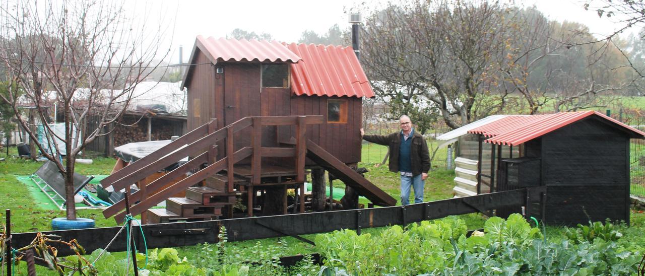 Barrio, diante dunha casa para os rapaces que se transforma en sauna.