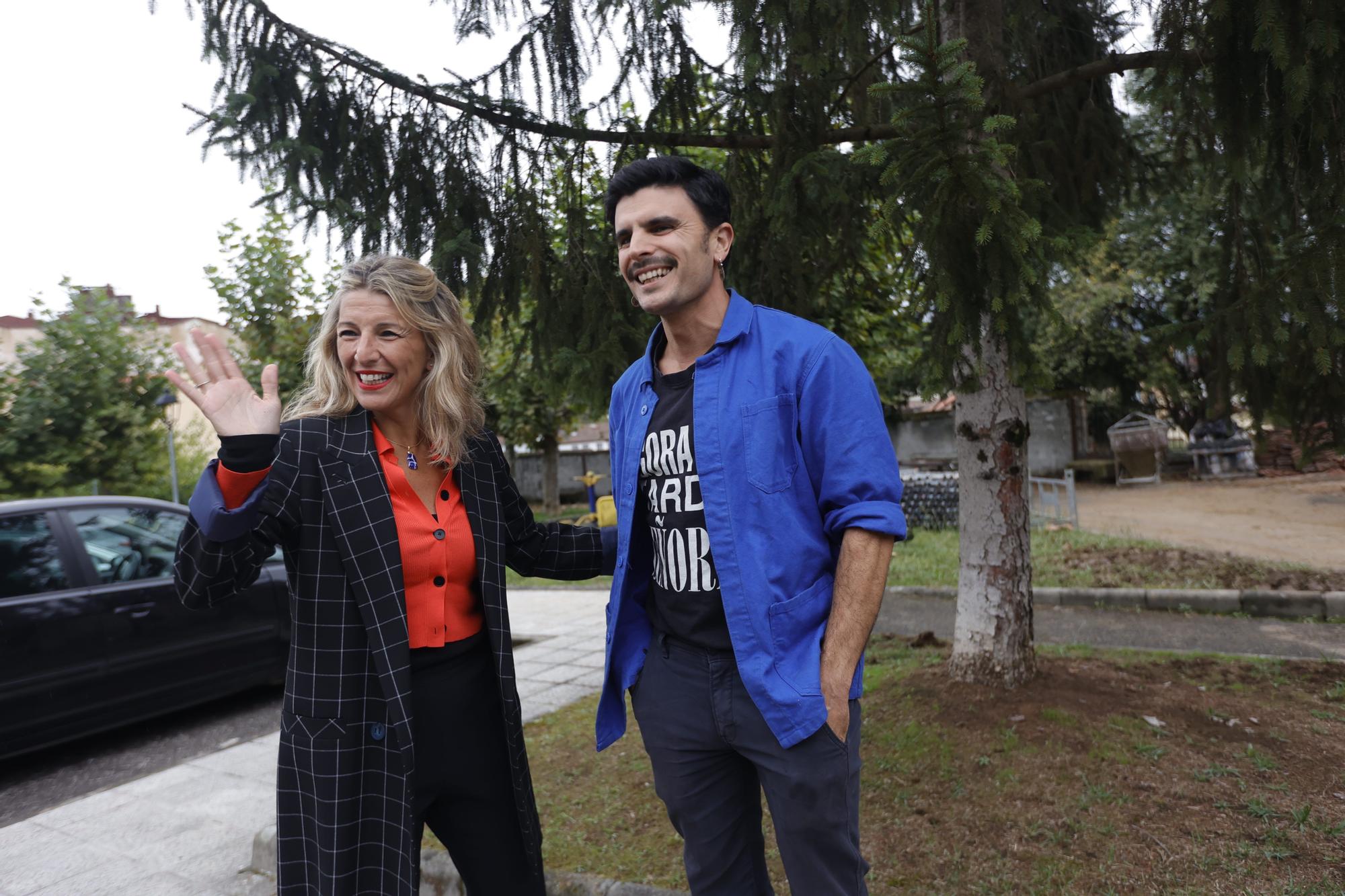 EN IMÁGENES: Así fue la visita de Yolanda Díaz y Rodrigo cuevas a las obras del teatro La Benéfica, en Infiesto