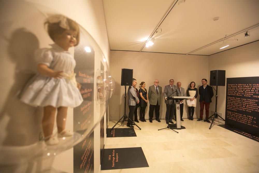 Exposición en Alicante sobre la historia de las muñecas de Onil