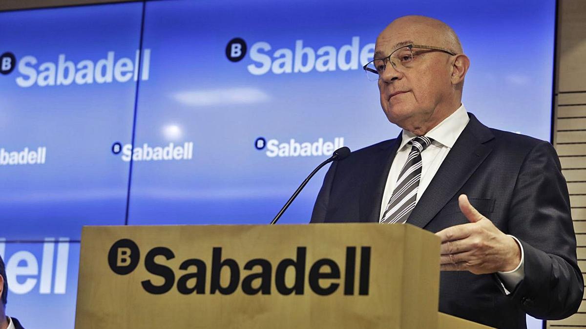 El presidente del Banco Sabadell, Josep Oliu, presentando resultados de la entidad. |