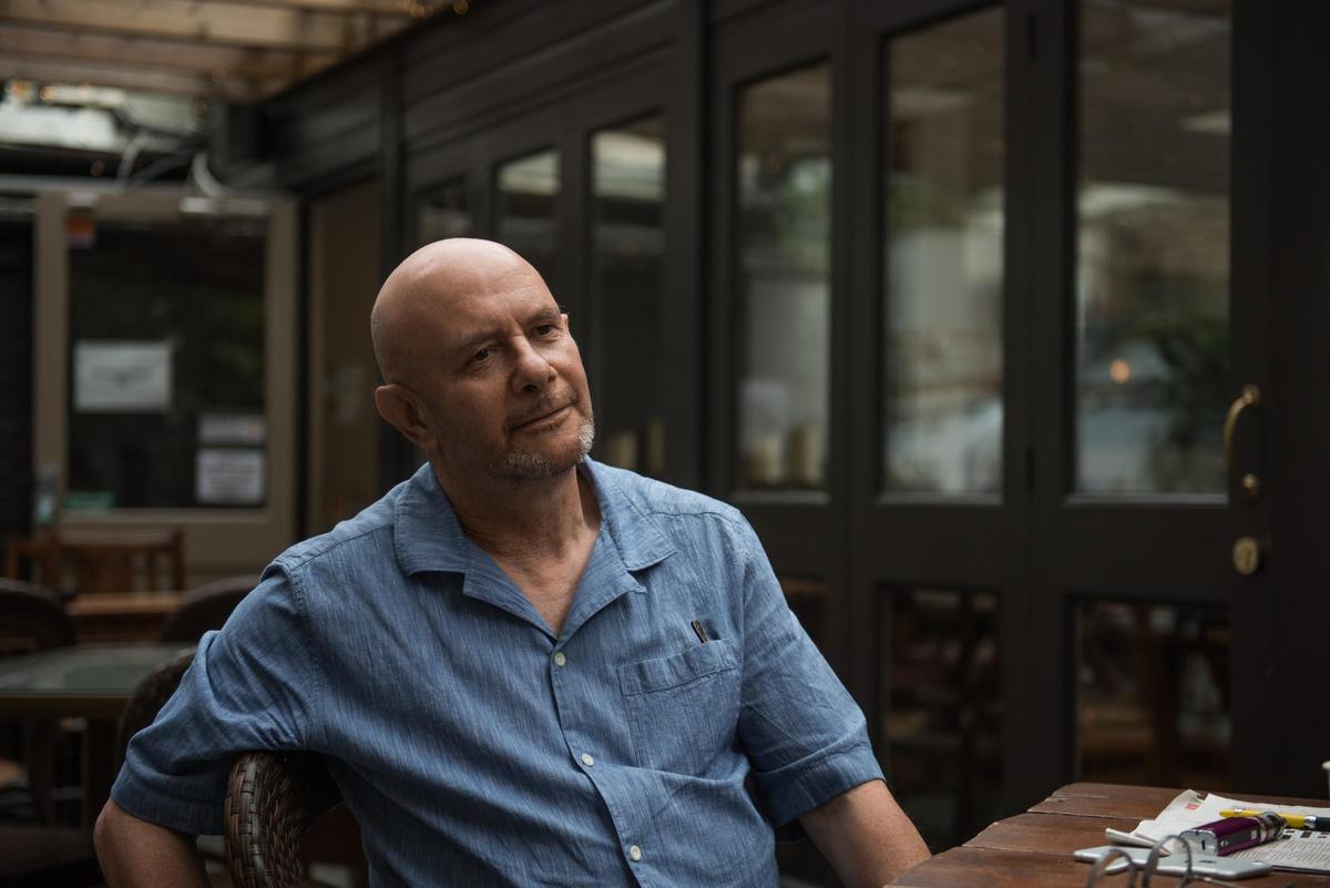 El escritor Nick Hornby, en una imagen promocional facilitada por su editorial