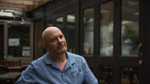 El escritor Nick Hornby, en una imagen promocional facilitada por su editorial