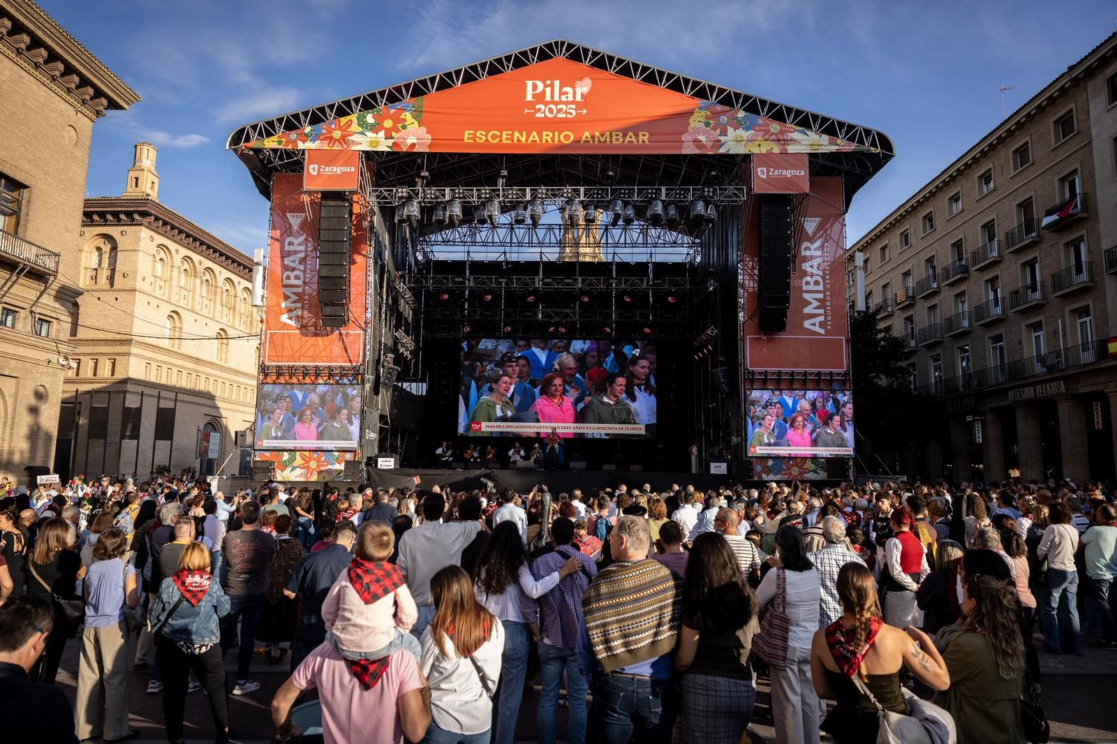 En imágenes | Los ganadores del Certamen de jotas bailan y cantan ante la Virgen