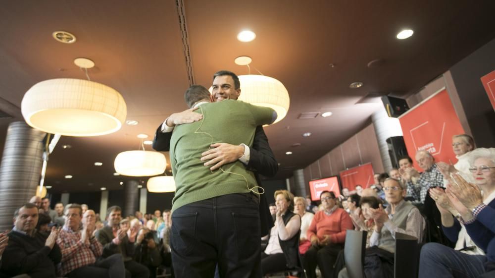 Asamblea con Pedro Sánchez en Oviedo