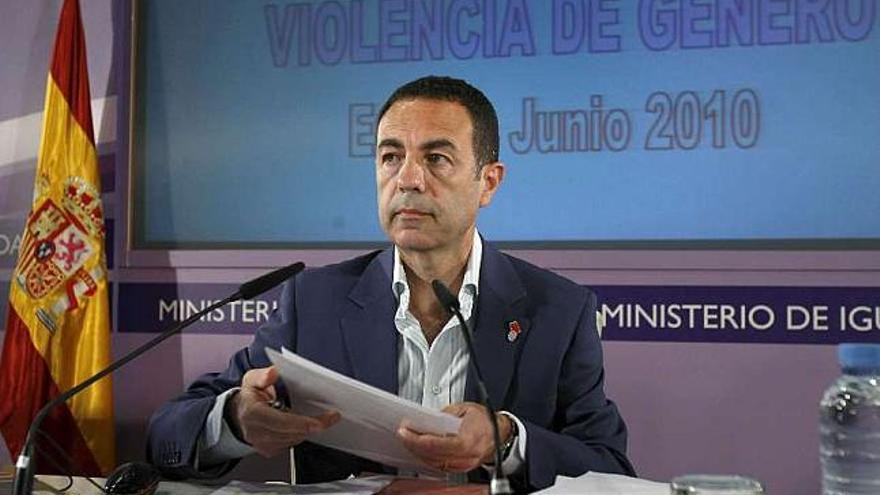 Miguel Lorente, ayer, en Madrid, durante la presentación del balance sobre violencia de género. / efe