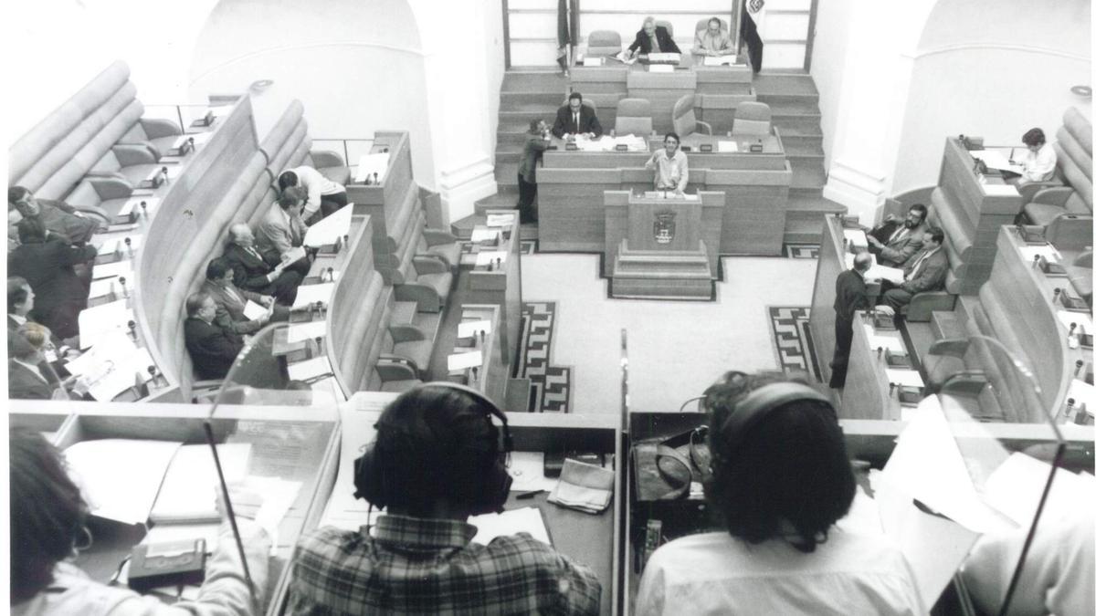 Pleno de la Asamblea de Extreadura del 13 de mayo de 1994.