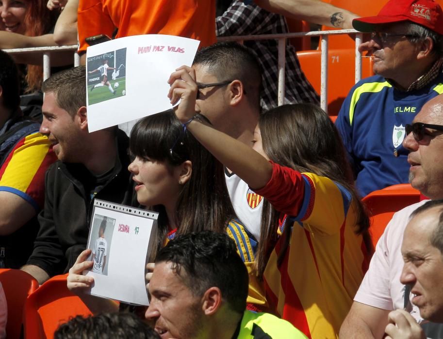 La afición en el derbi femenino de Mestalla