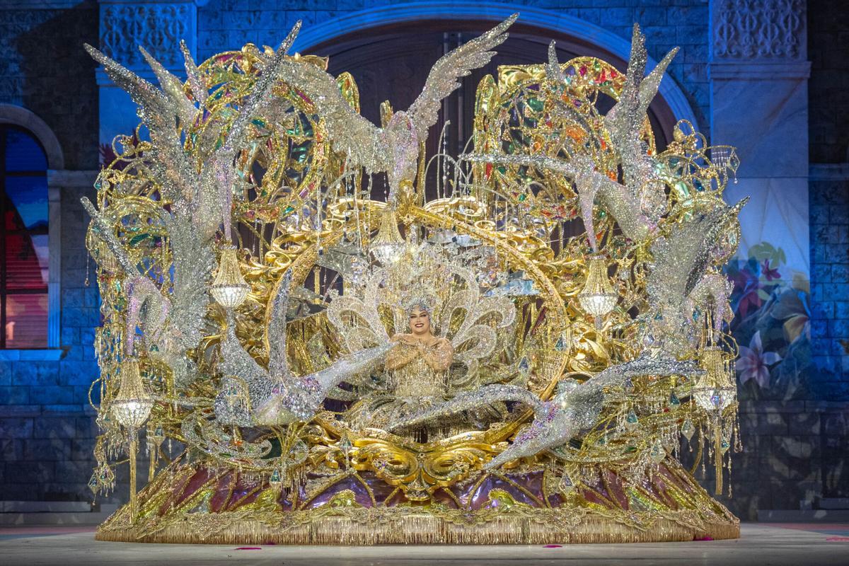 6. Cecilia Esther Díaz Hernández, que vistió una creación con el título 'Sueños de Cristal', de Sedomir Rodríguez de la Sierra, representando a Dormitorum y Diario de Avisos