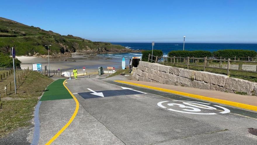 Nuevas señalización en el aparcamiento de la playa de Caión | LOC