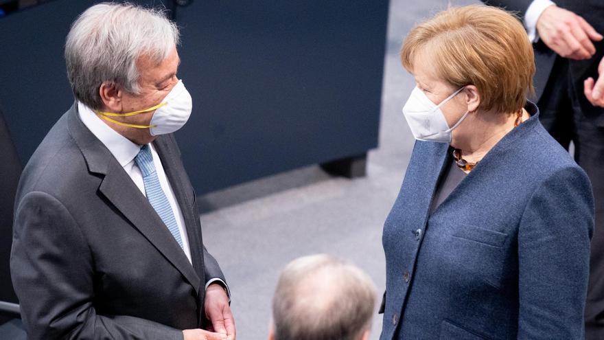 Guterres ofrece a Merkel un puesto de asesoría en la ONU