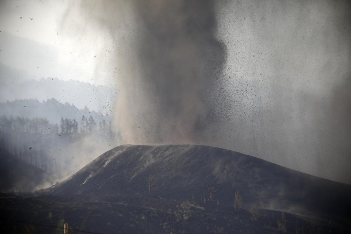 Erupción volcánica en La Palma | La lava se acerca lentamente al mar