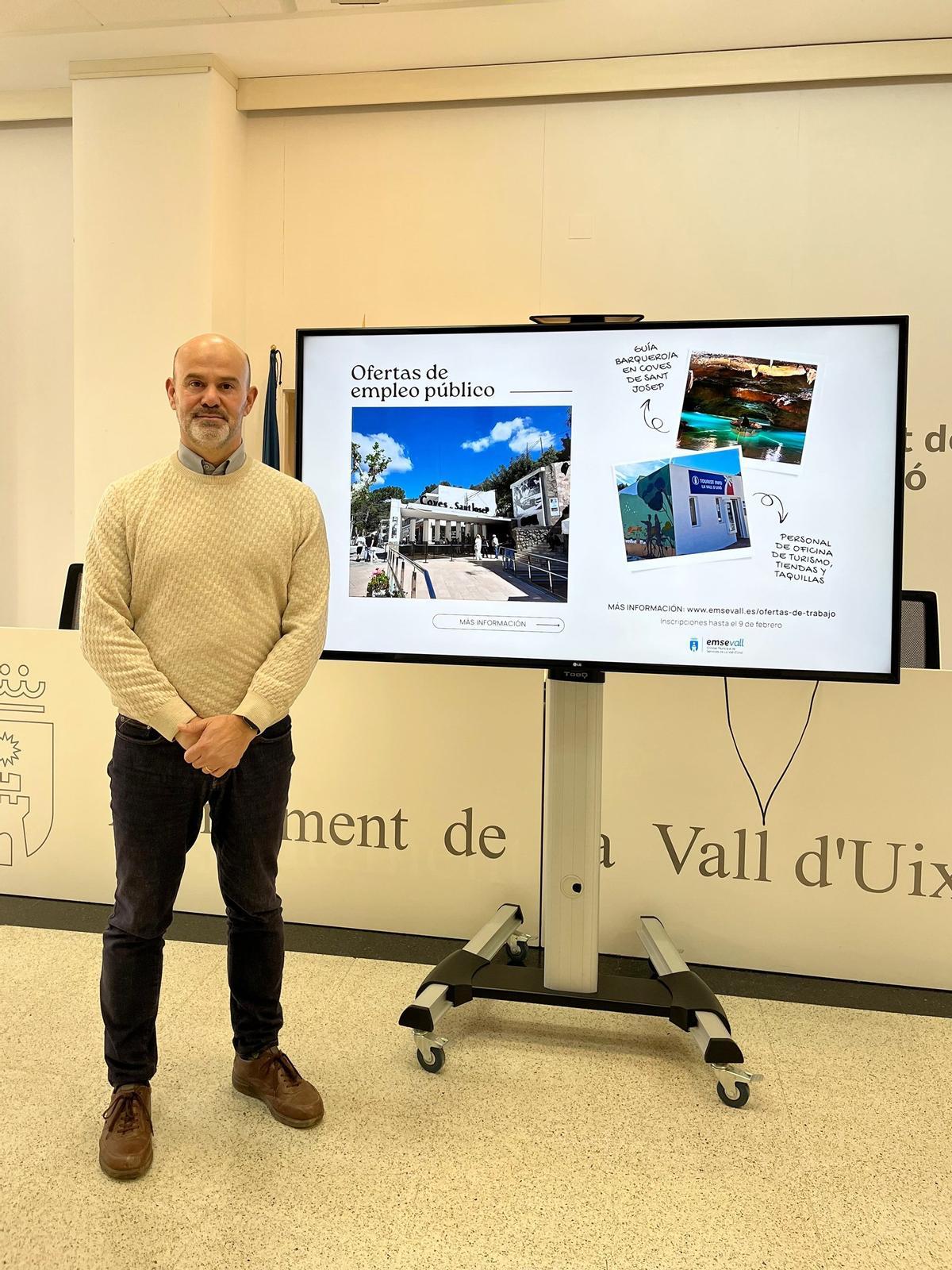 Foto del concejal Javier Ferreres durante la rueda de prensa de este lunes.