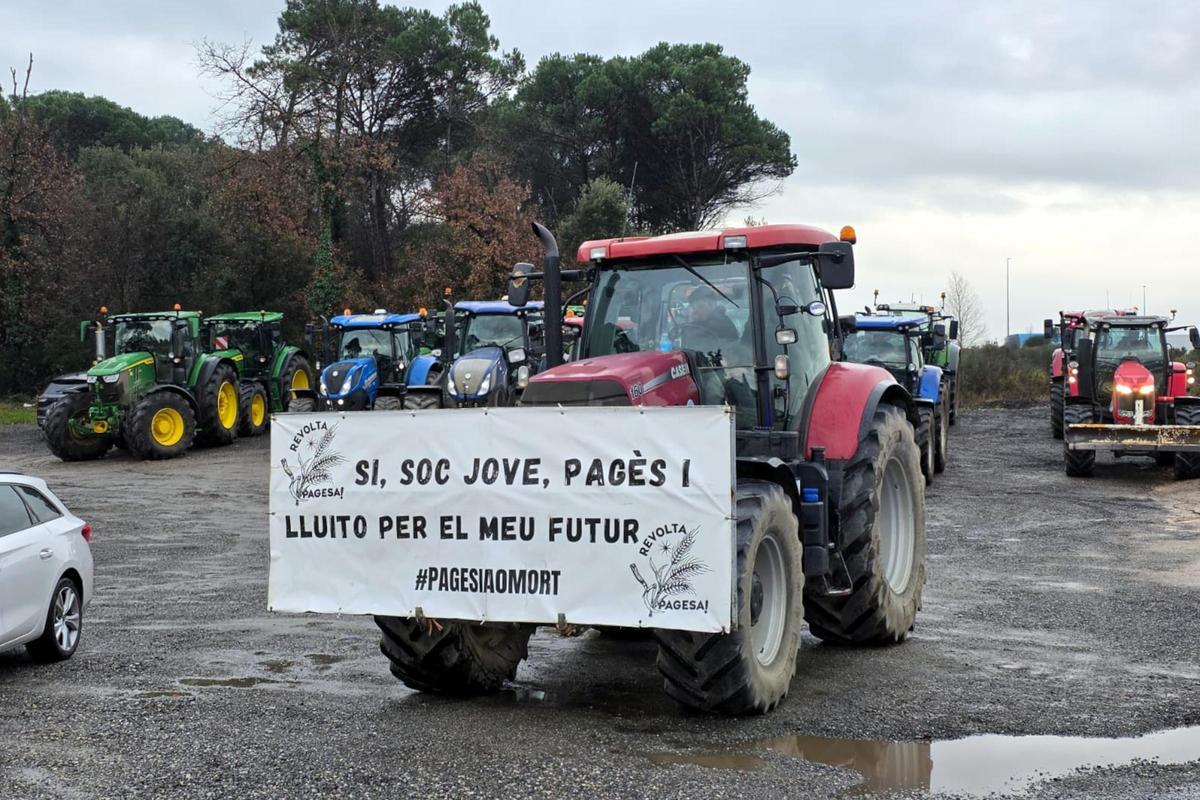 Les fotos de la tractorada a l'Eix per protestar contra la gestió de la fauna cinegètica