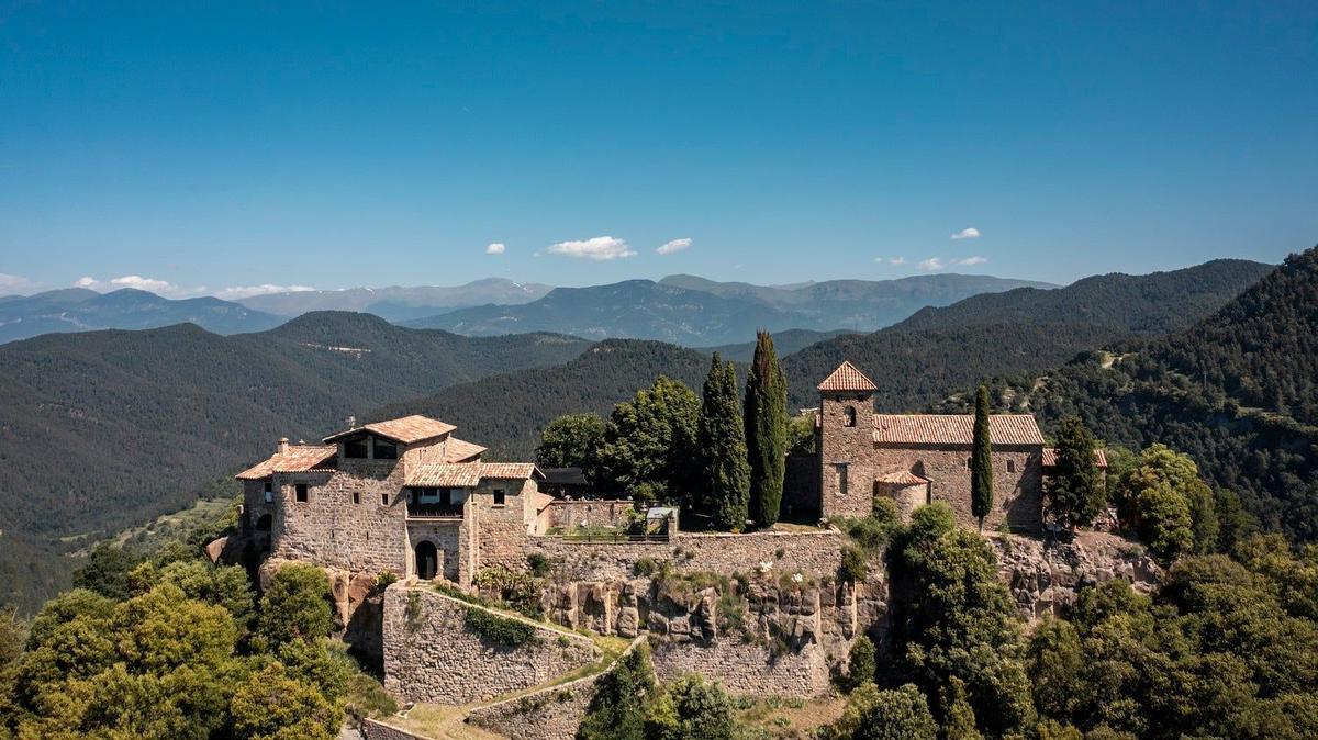 Castillo medieval del siglo X en Llaés