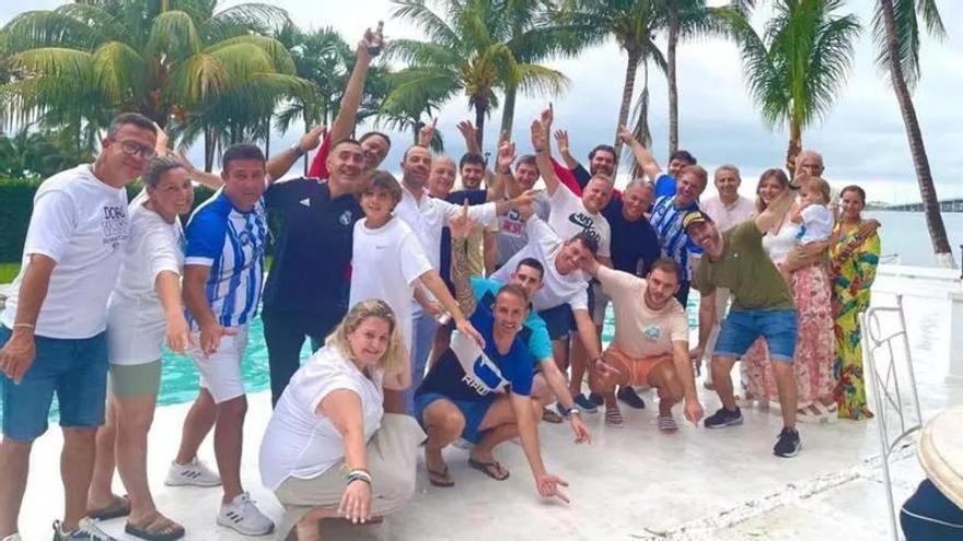 Alfredo Díez, con amigos de Miami en una reunión de Galegos Forever.