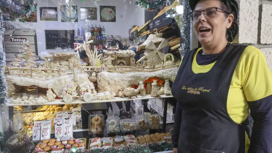 Así son las decoraciones navideñas de los comercios de la zona norte