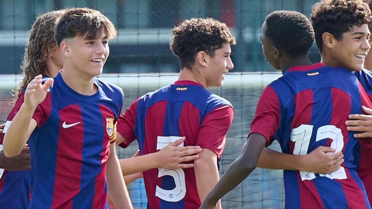 Adrián Cuadrado celebra un gol con Raúl Expósito, Morifing Siriki e Ismael Ziani